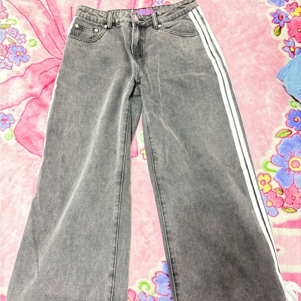 Edikted Charcoal Wide-Leg Jeans with White Stripe